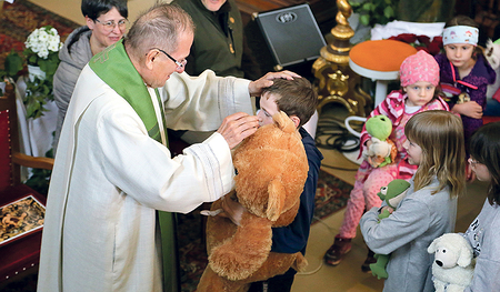 Kuscheltiersegnung bei der ersten „Kirche mit allen Sinnen“-Aktion vor zwei Jahren.    