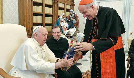 Nicht nur eine Sachertorte bekam Papst Franziskus zum Geburtstag bzw. als Gastgeschenk der österreichischen Bischöfe, sondern auch eine Kopie des Gnadenbilds der „Magna Mater Austriae“ (Große Mutter Österreichs) von Mariazell.