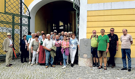 Die Kolpingfamilie besuchte auch das Grab ihres Gründers Adolf Kolping. 