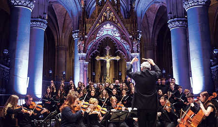 Beim Jubiläumsklang sind viele junge Musiker:innen im Mariendom zu Gast. Im Bild: Schüler:innen des benachbarten Adalbert-Stifter-Gymnasiums Linz. 