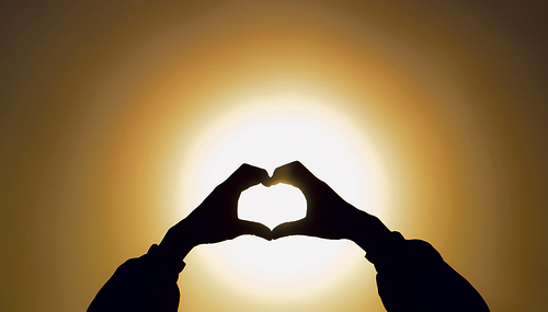 Als Christ:innen können wir uns der bedingungslosen, unendlichen und gnädigen Liebe Gottes sicher sein. / Adobe Stock Als Christ:innen können wir uns der bedingungslosen, unendlichen und gnädigen Liebe Gottes sicher sein.