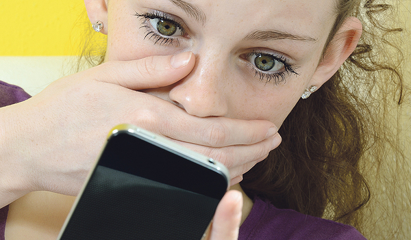 Mobbing durch Social Media kann Jugendliche psychisch stark belasten.  