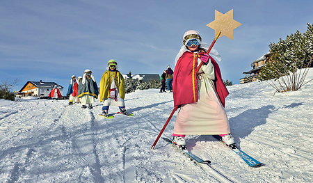 Auf Schiern am Feuerkogel begeisterten die Sternsinger:innen aus Ebensee. 