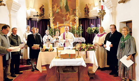 Die Feier zur Seelsorgeteambeauftragung leitete Pastoralvorstand Fabian Drack (Mitte).   