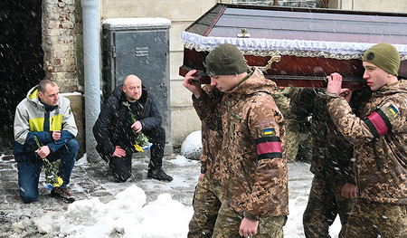 In Lemberg werden täglich junge Männer begraben. 